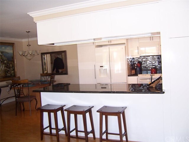 Foto del edificio - 2217 Via Mariposa E