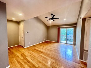 Building Photo - 10047 Westpark Dr