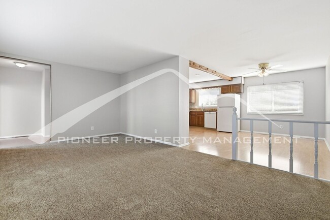 Building Photo - Spacious Home with 2 Car Garage and Centra...