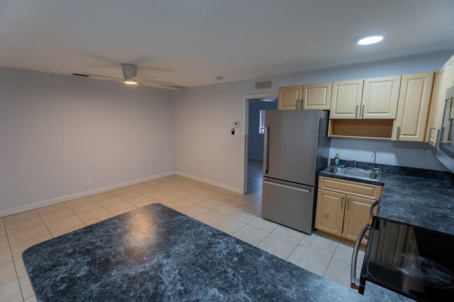 Building Photo - 1305 NE 16th Terrace