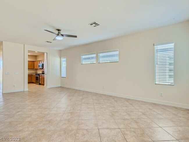Foto del edificio - 7204 Crescentville Ave
