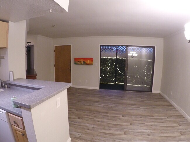Planta diáfana con 2 patios (uno de ellos se muestra aquí). - 2852 C St