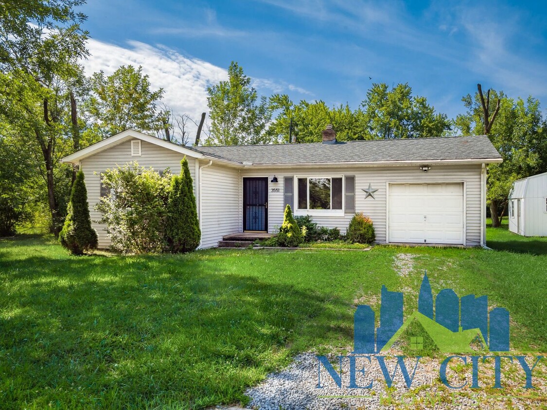 Foto principal - Refreshed Ranch on Large Lot - Urbancrest