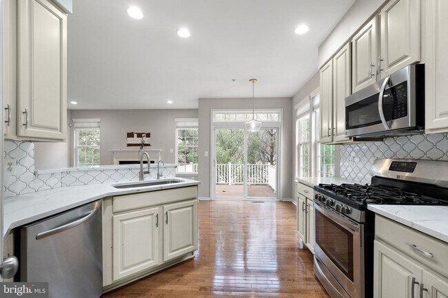 Building Photo - 253 Tall Trees Cir