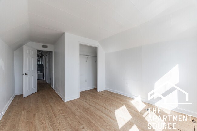 Foto del edificio - 2334 N Ridgeway Ave