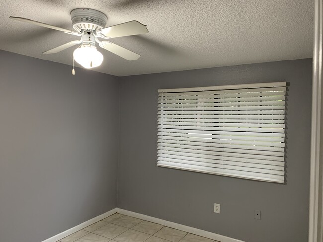 Building Photo - 204 Poinsettia Pine Ct
