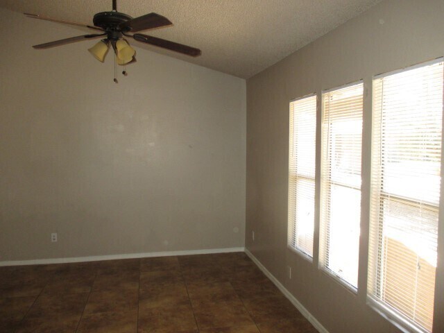 Building Photo - 2533 W. Hazelwood