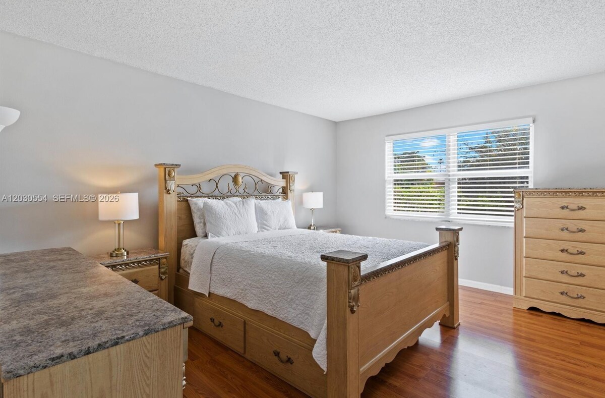 Foto del edificio - 4119 Coral Springs Dr