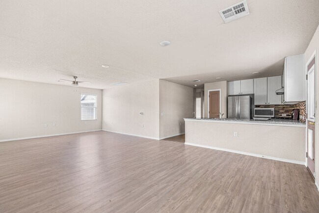 Building Photo - Charming 3 bedroom, 2 bathroom home locate...