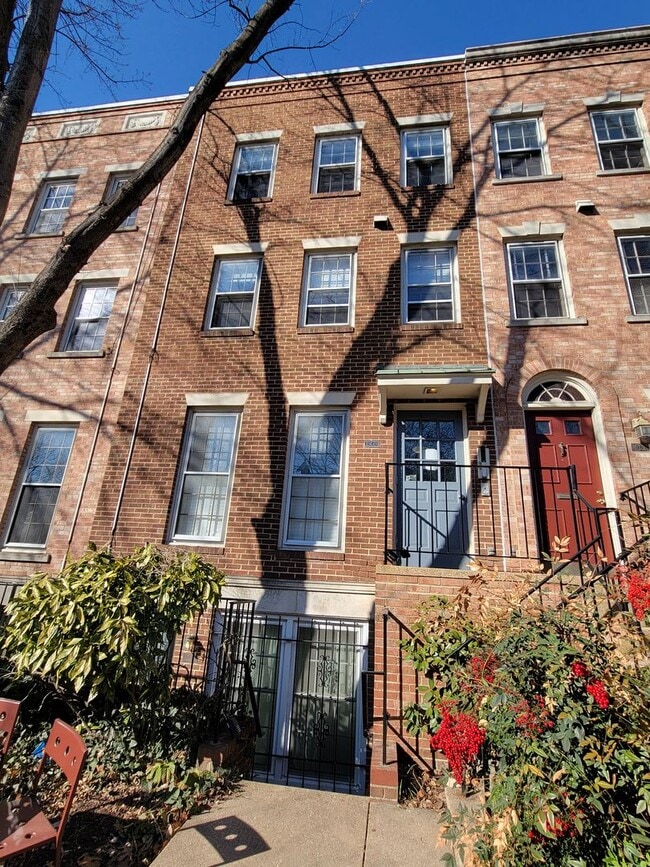 Building Photo - 1949 Calvert St NW