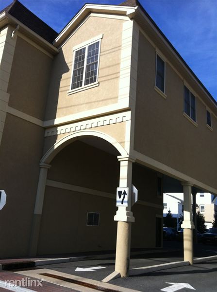 Building Photo - 327 Union Blvd