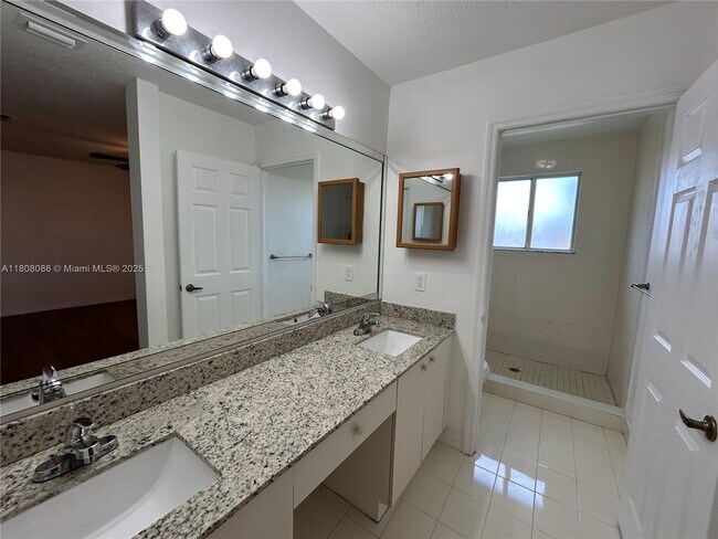 Foto del edificio - 20423 NW 15th Ave