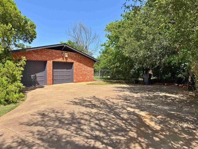 Foto del edificio - 4415 Rivercrest Dr