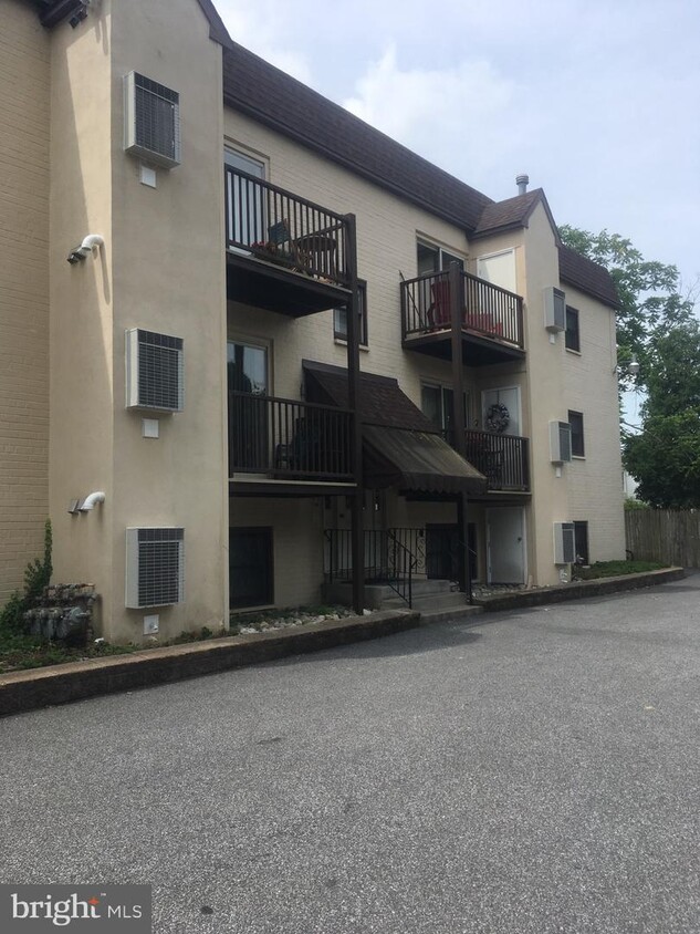 Building Photo - 412 N Orange St