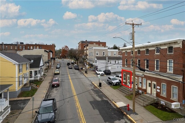 Building Photo - 25 College St