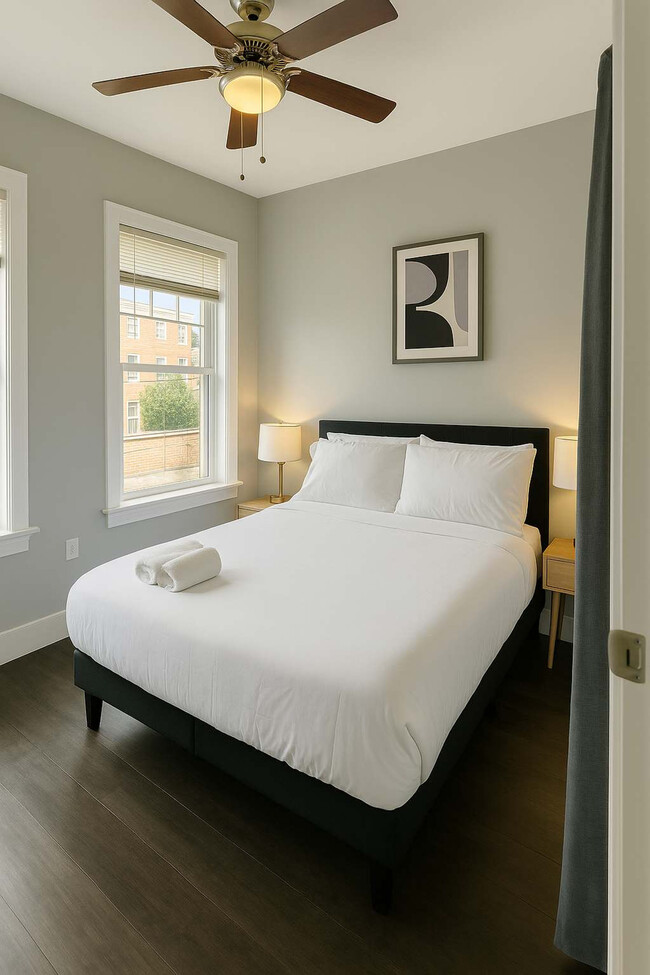 Building Photo - 128 Bainbridge St