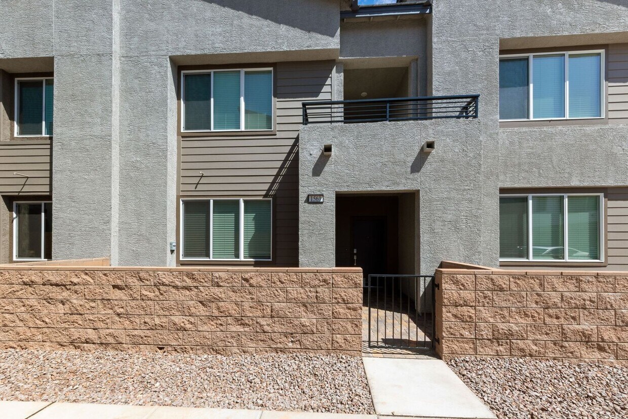 Foto principal - Brand New 3 Bedroom Townhome with Premium Upgrades & Resort-Style Amenities!