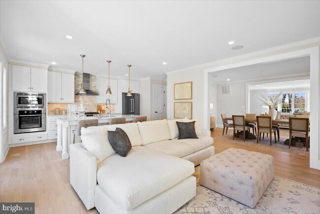 Foto del edificio - 3213 Foxhall Rd NW