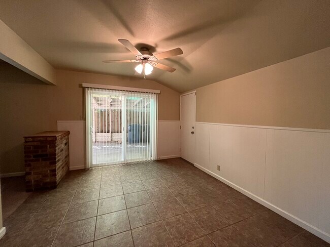 Foto del edificio - 3 Bed 2 Bath for rent in Rancho Cordova