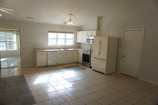 Building Photo - 3BR/2BA - Quiet Hidden Forest Neighborhood...