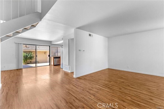 Building Photo - 5 Locust