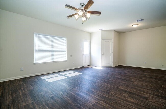 Foto del edificio - 212 Autumn Berry Ln