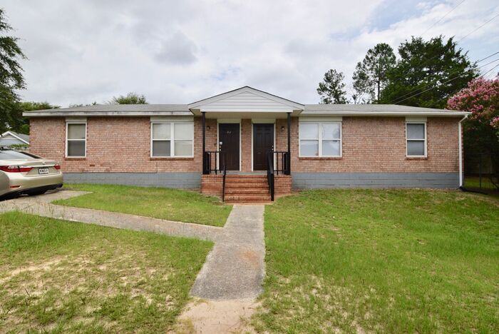Primary Photo - Updated 2 Bed/1 Bath Duplex For Rent