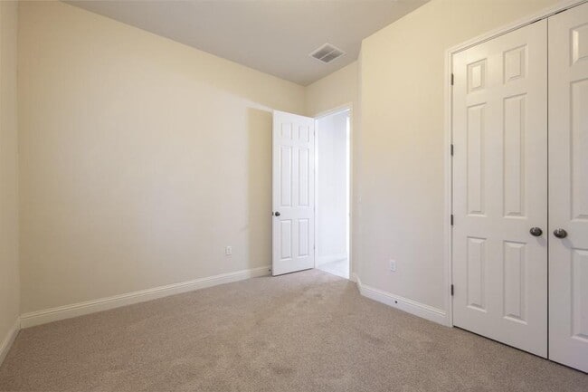 Building Photo - 14928 Iveans Way