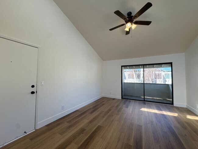 Foto del edificio - Newly Remodeled Studio in Sparks! Availabl...