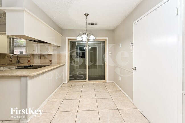 Building Photo - 16911 Memorial Oaks Ln