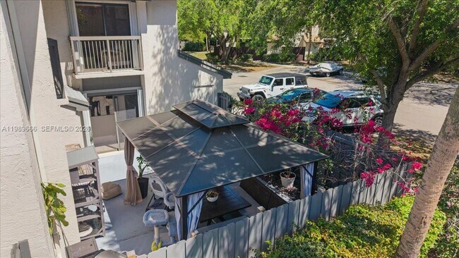 Foto del edificio - 3627 Cocoplum Cir