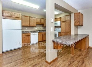 Building Photo - 106 1st St