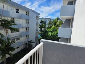 Building Photo - 1801 S Treasure Dr