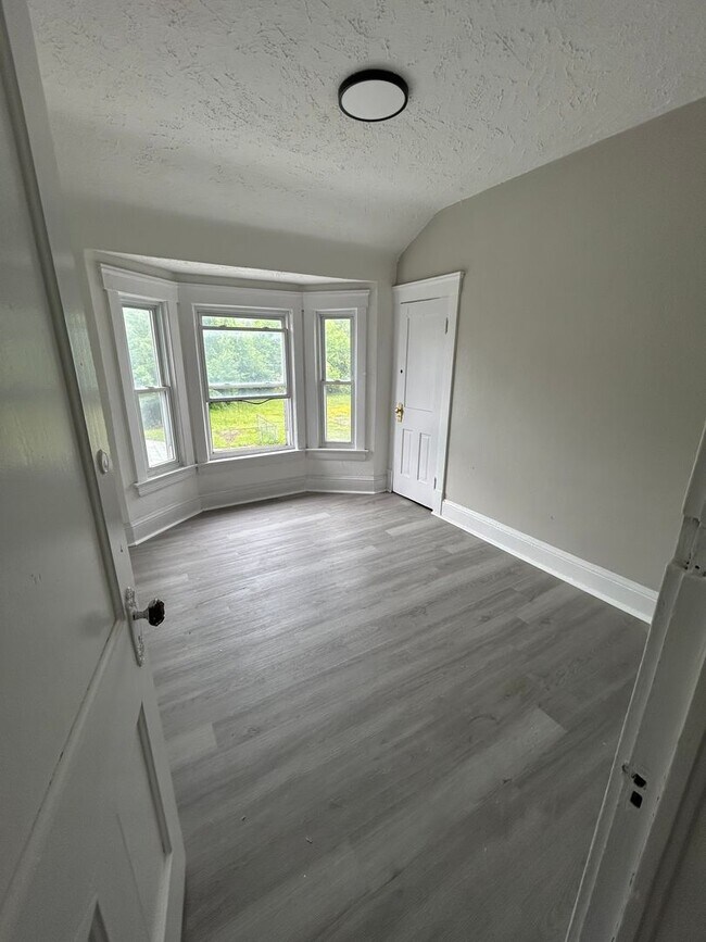 Building Photo - Section 8 Accepted!