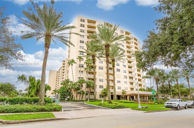 Foto del edificio - 90 Edgewater Dr