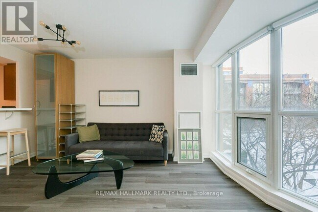 Building Photo - 18 Beverley St