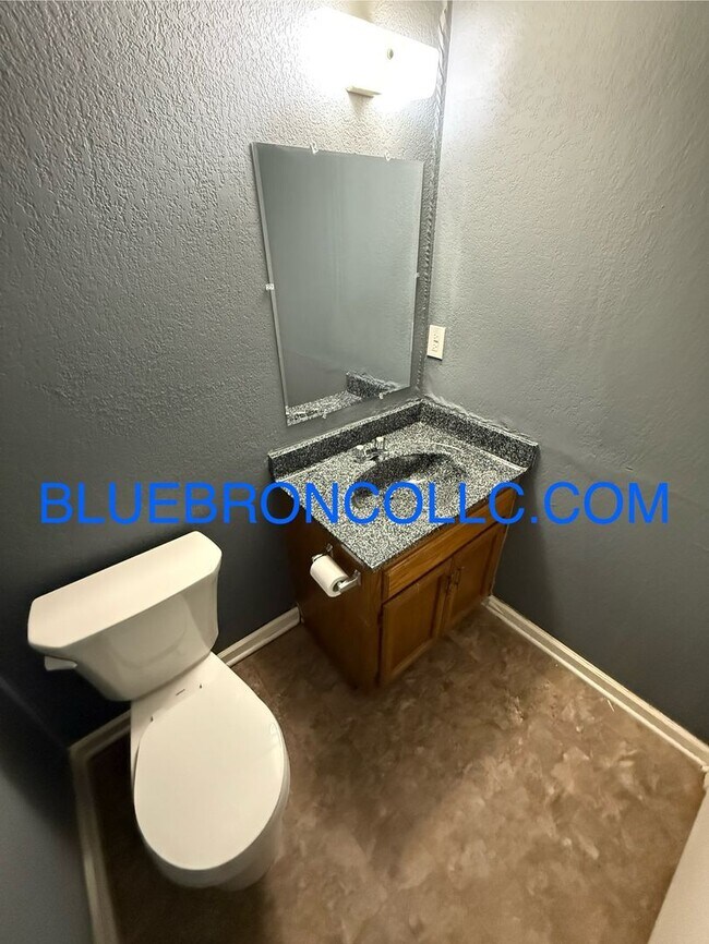 Foto del edificio - Spacious unit with granite counter tops and stainless steel appliances