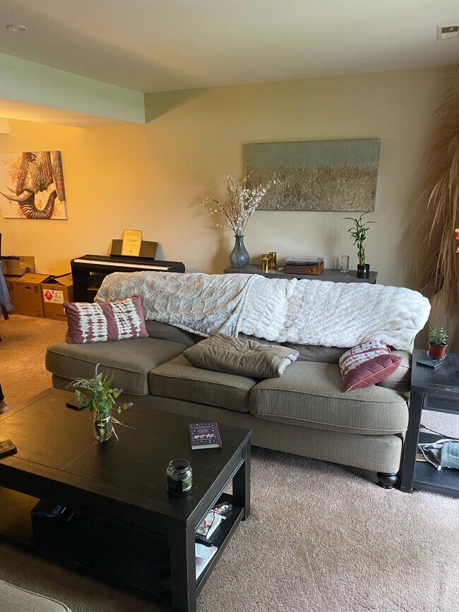 Foto del edificio - 815 Irvine Rd