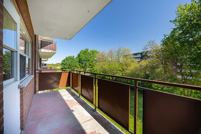 Photo du bâtiment - Ponytrail Terrace