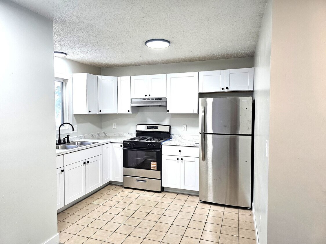 Foto principal - Newly Remodeled 2 Bedroom, 1 Bath — Pet Fr...
