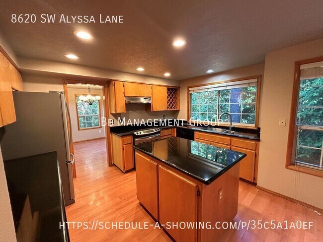Building Photo - Treetop Oasis-Next to Green Belt & Stream ...