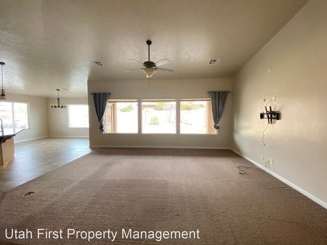 Foto del edificio - 4 br, 2 bath House - 3989 Fortune Way