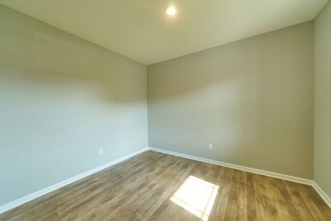 Foto del edificio - 4 Bedroom at Trotter's Landing in Camby With Pond View!