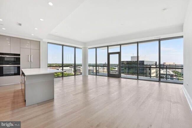 Foto del edificio - 7887 Jones Branch Dr