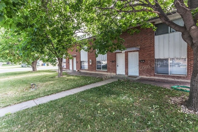 Building Photo - 1606 N Estrella Ave