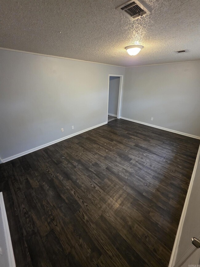 Foto del edificio - 9110 Woodford Dr