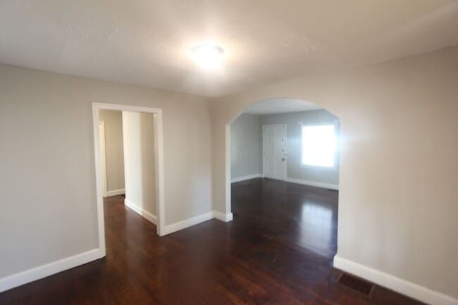 Foto del edificio - New On The Market with Fresh Updates!! Bet...