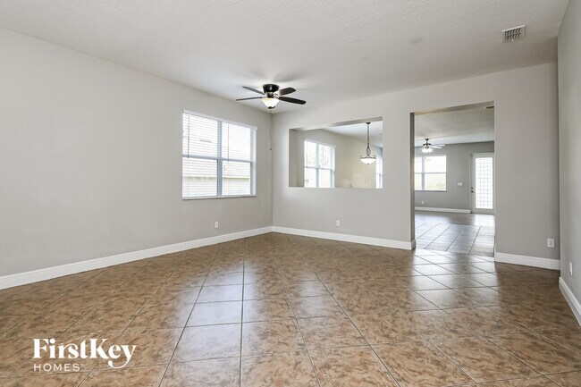 Foto del edificio - 813 N Jacks Lake Rd