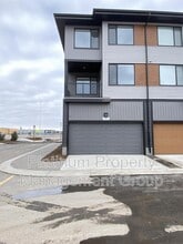 Building Photo - 6505 Country Hills Blvd NE