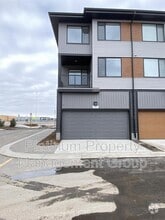 Building Photo - 6505 Country Hills Blvd NE